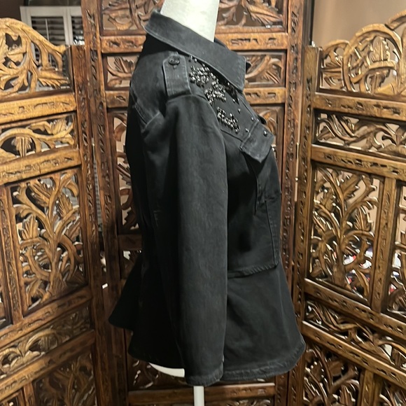 SCRIPTED - Picture 5 of 8